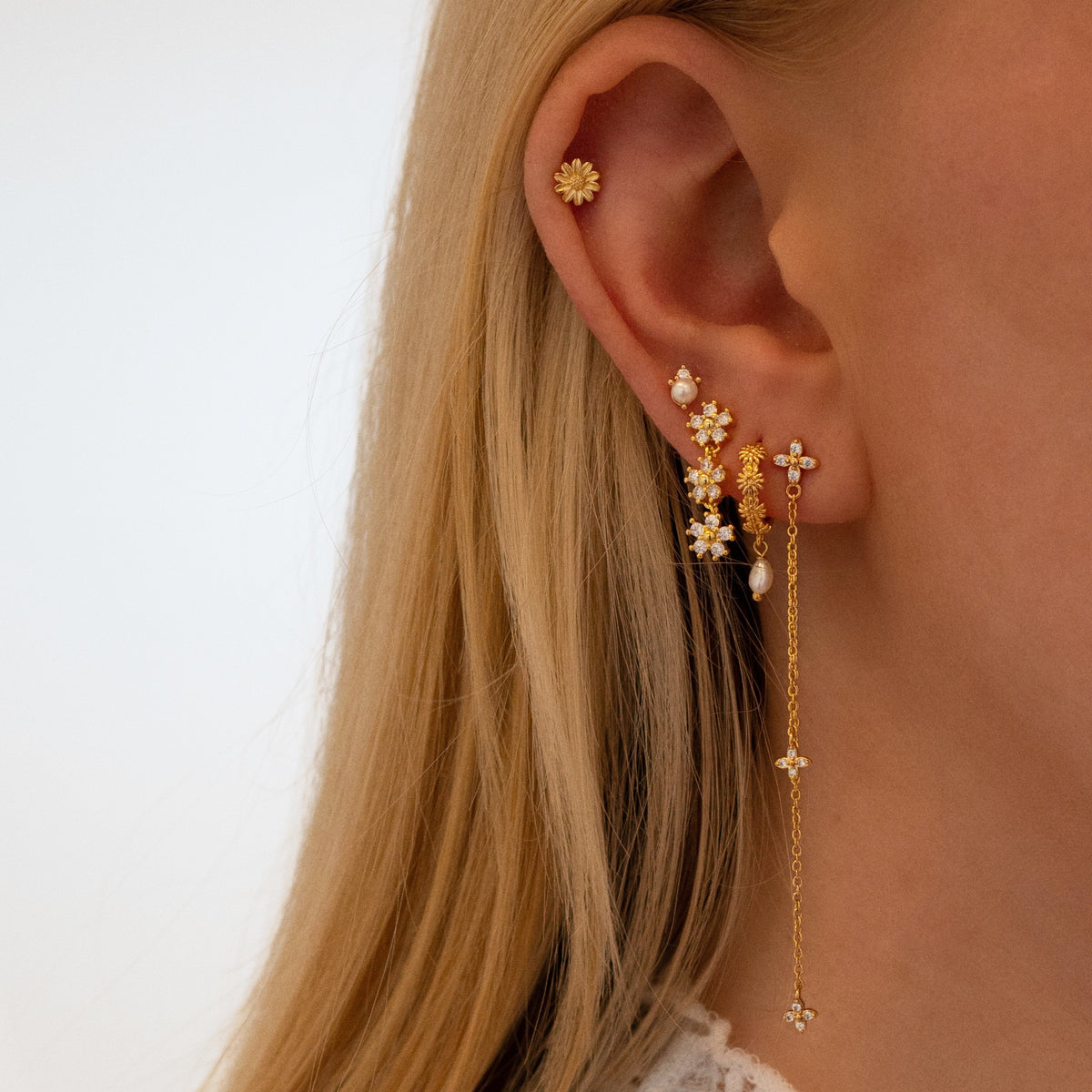 Sparkling Flower Drop Earpin