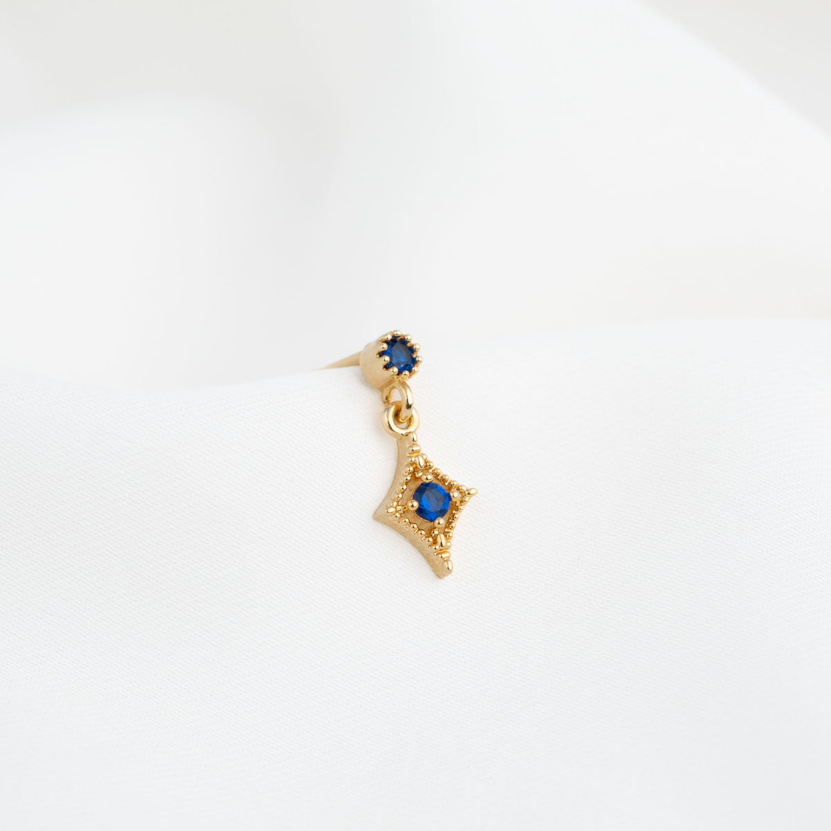 Sapphire Blue Sparkling Cubic Earpin