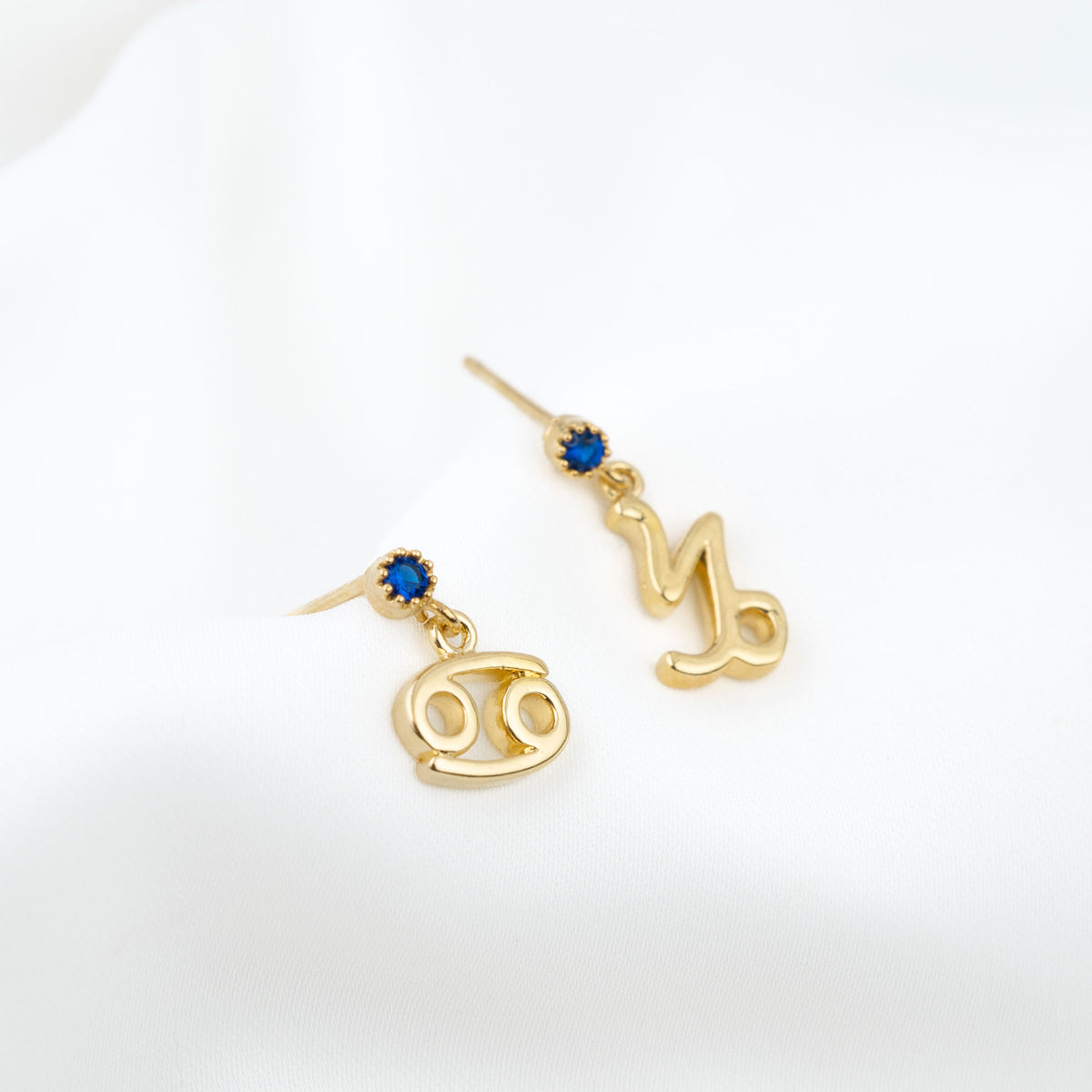 Sapphire Blue Star Sign Earpin