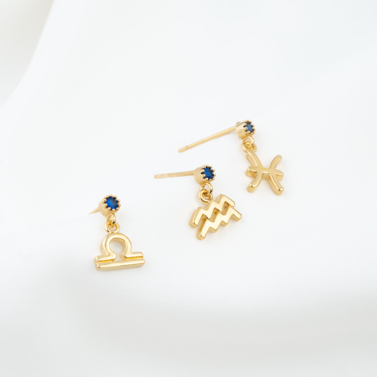 Sapphire Blue Star Sign Earpin