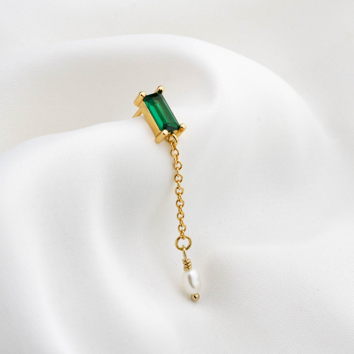Emerald Cubic Chain Earpin Tiny Pearl