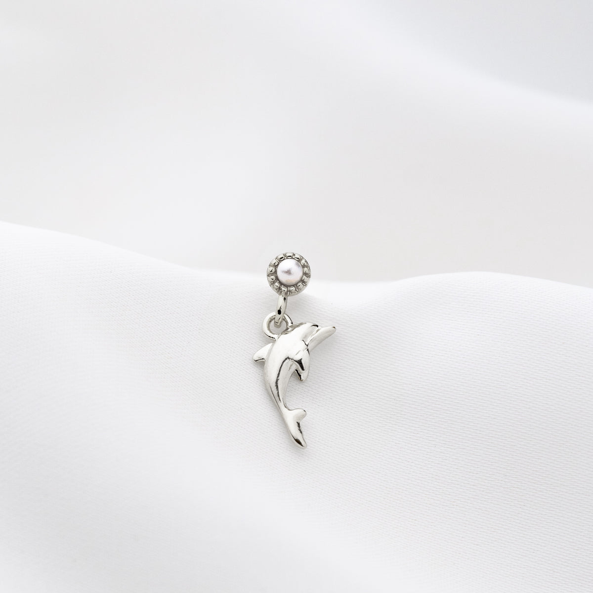 Silver Mini Dolphin Earpin