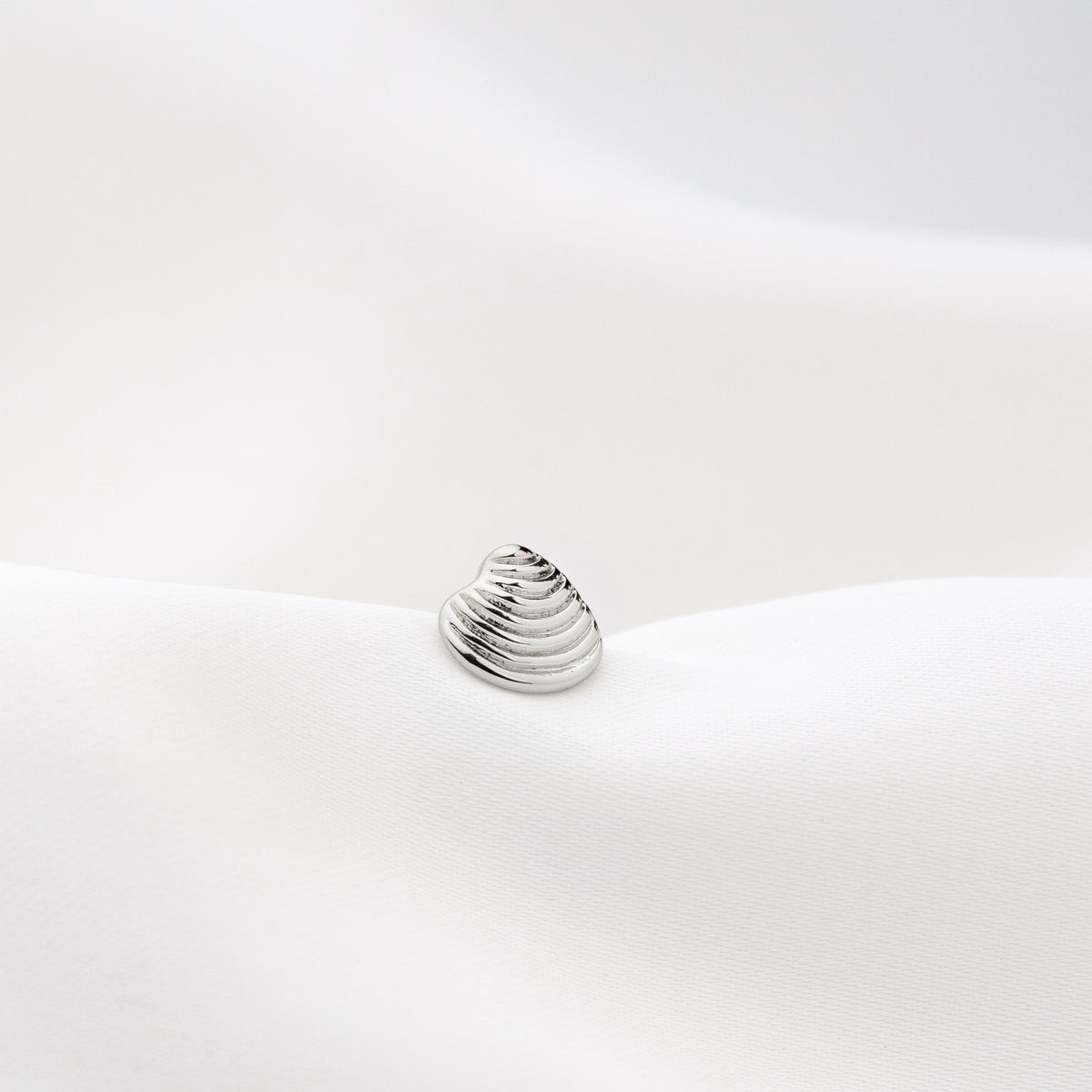 Silver Tiny Clam Stud