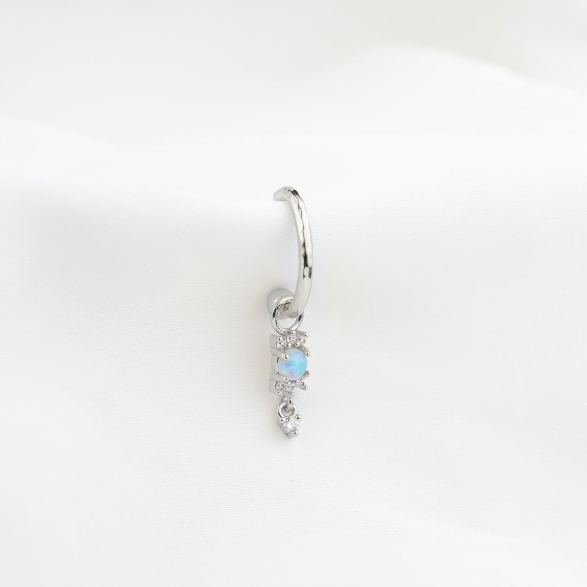 Silberner kubischer funkelnder Opal Reifen Ohrring