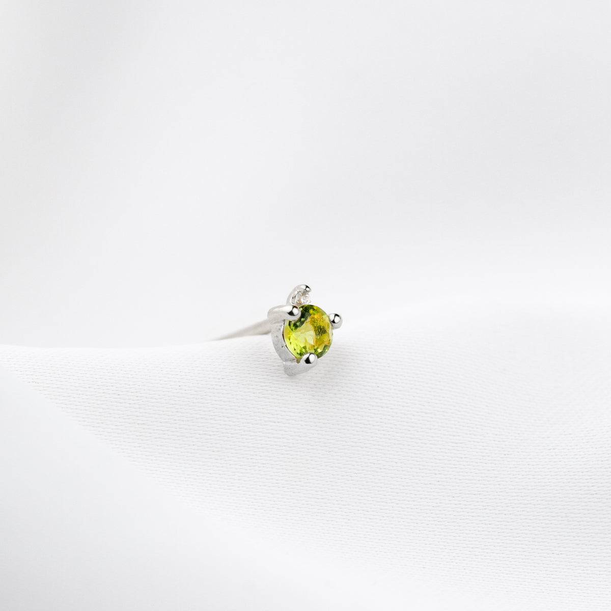 Silver Sparkling Peridot Stud