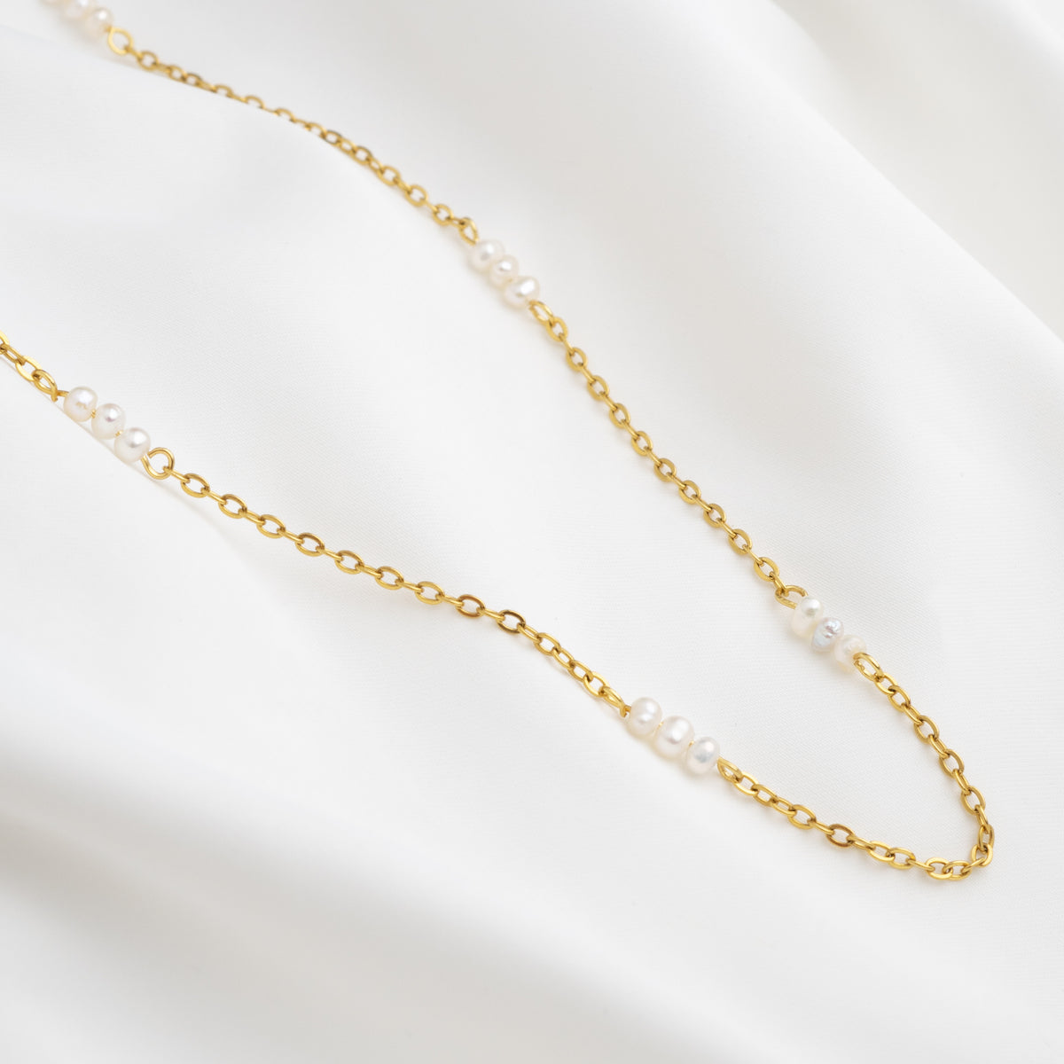 Delicate Pearls Necklace