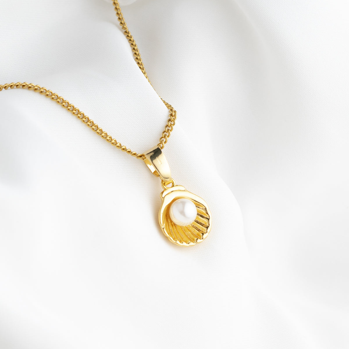 Shell Pearl Necklace