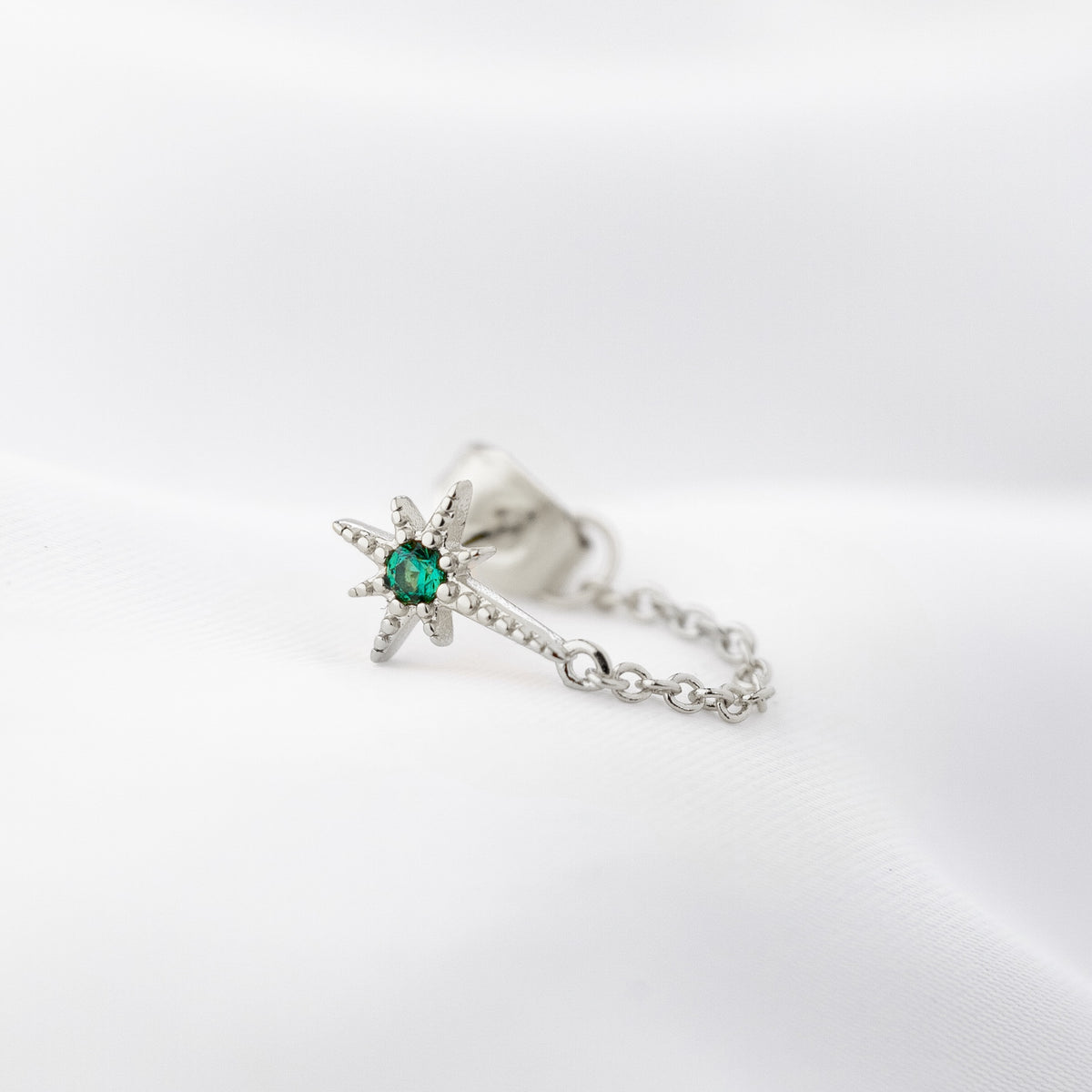 Silver Emerald Star Chain Earpin