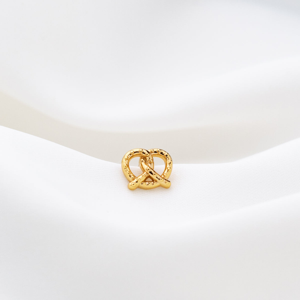 Pretzel Stud
