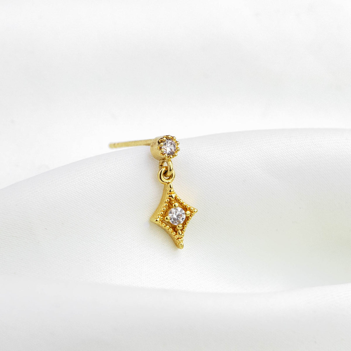 Sparkling Cubic Earpin