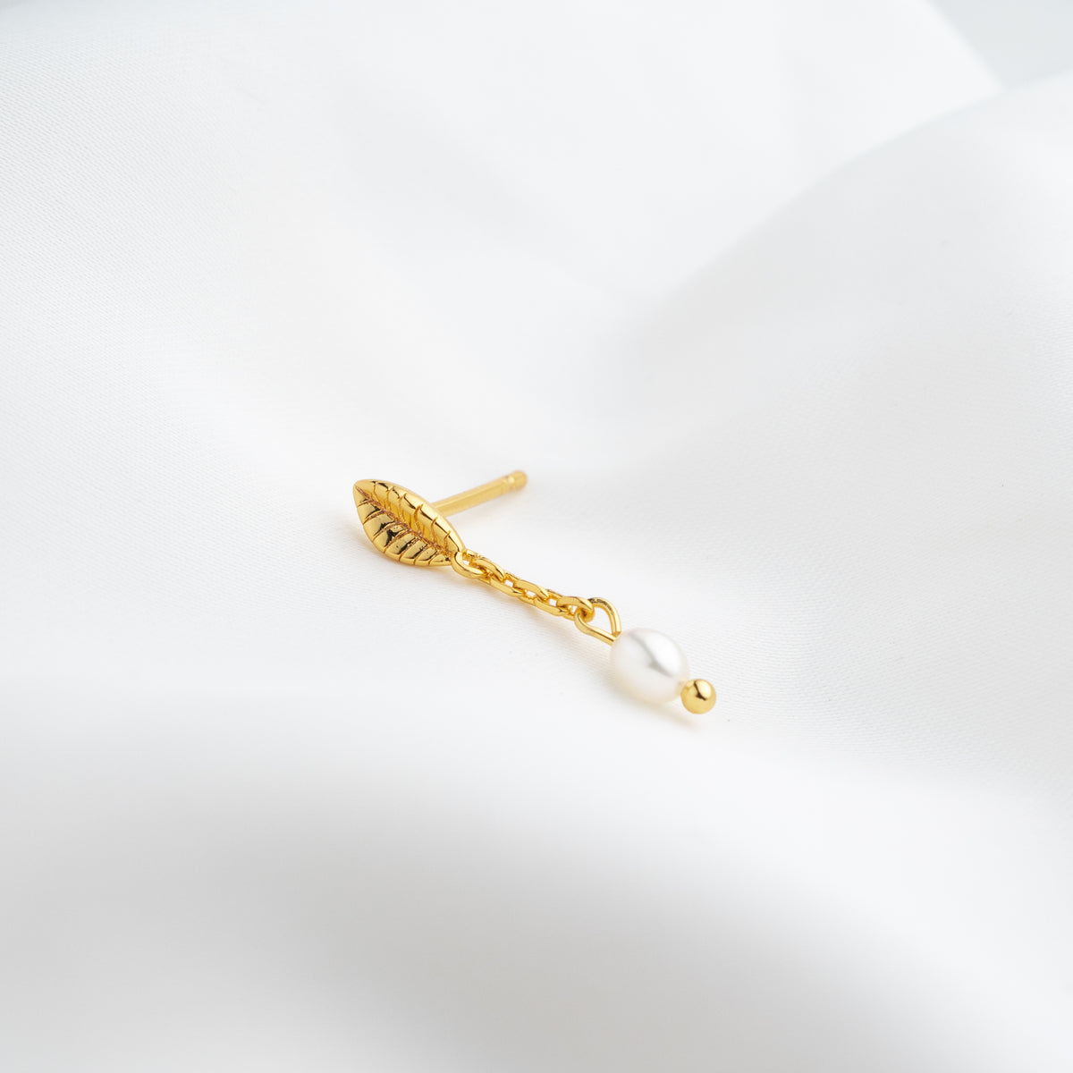 Small Pearl Chain Leaf Earpin