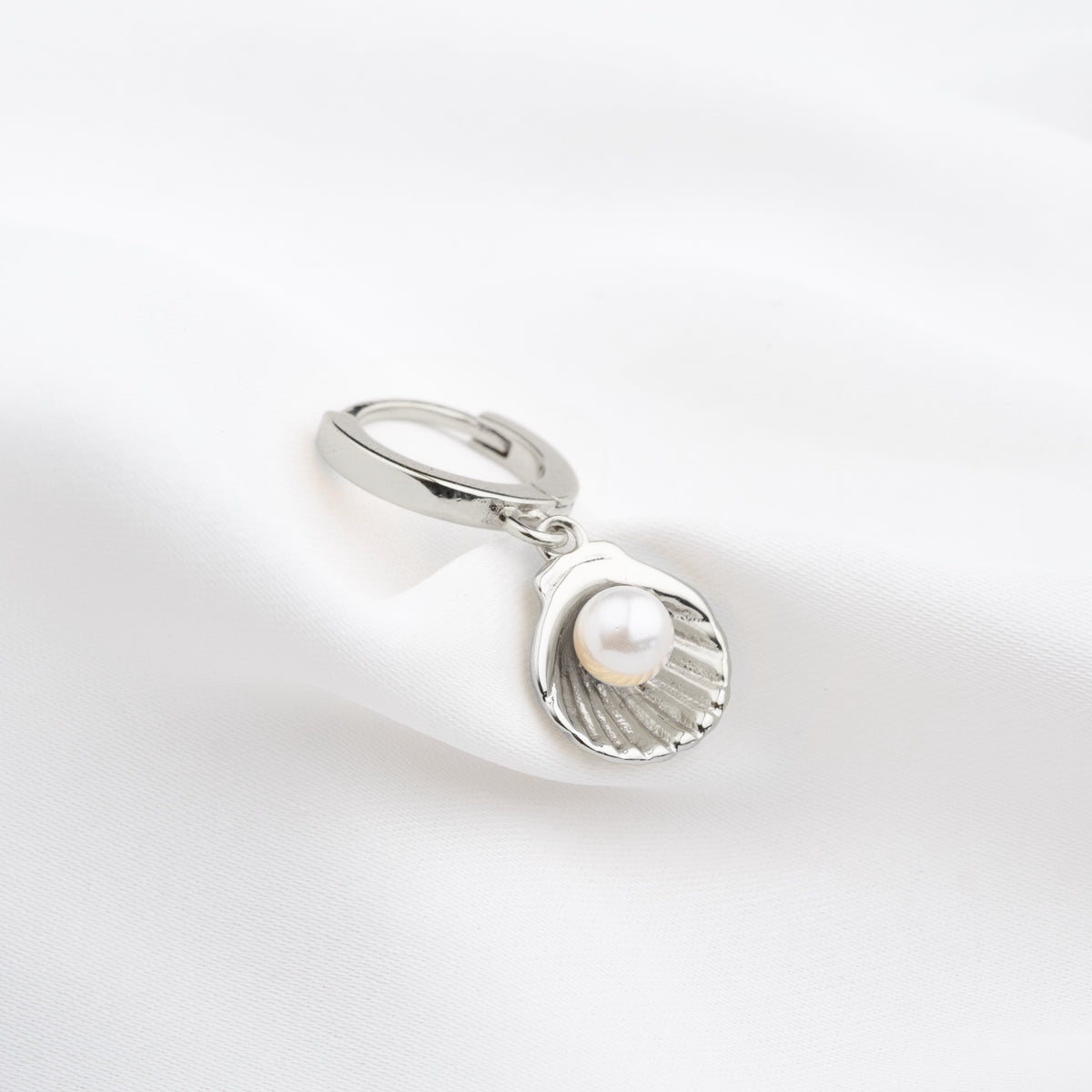 Silver Shell Pearl Earring