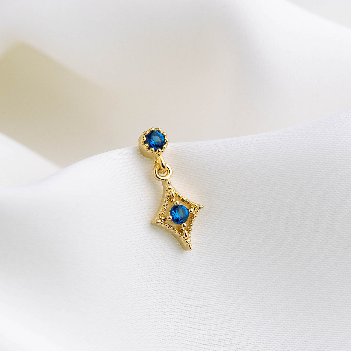 Bohemian Blue Sparkling Cubic Earpin