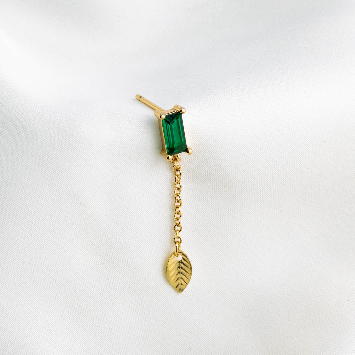 Small Leaf Emerald Cubic Chain Earpin
