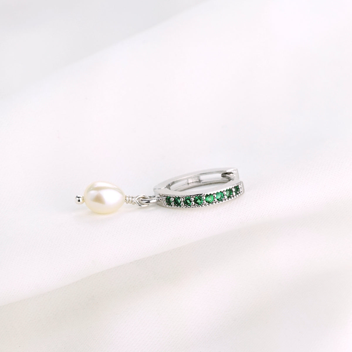 Smaragd Reifen Perle Ohrring