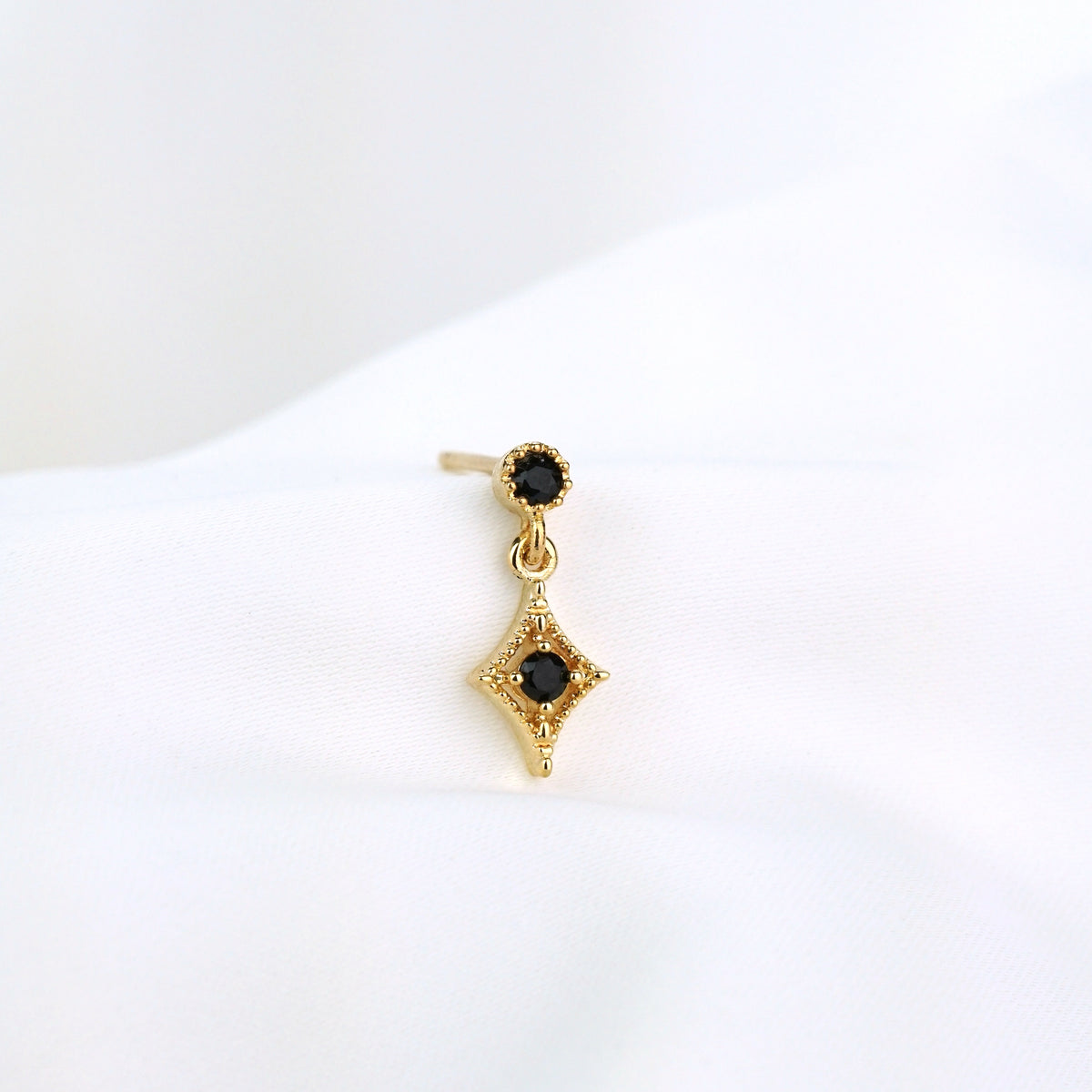 Black Sparkling Cubic Earpin