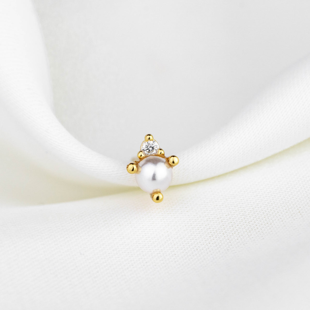 Delicate Sparkling Pearl Stud