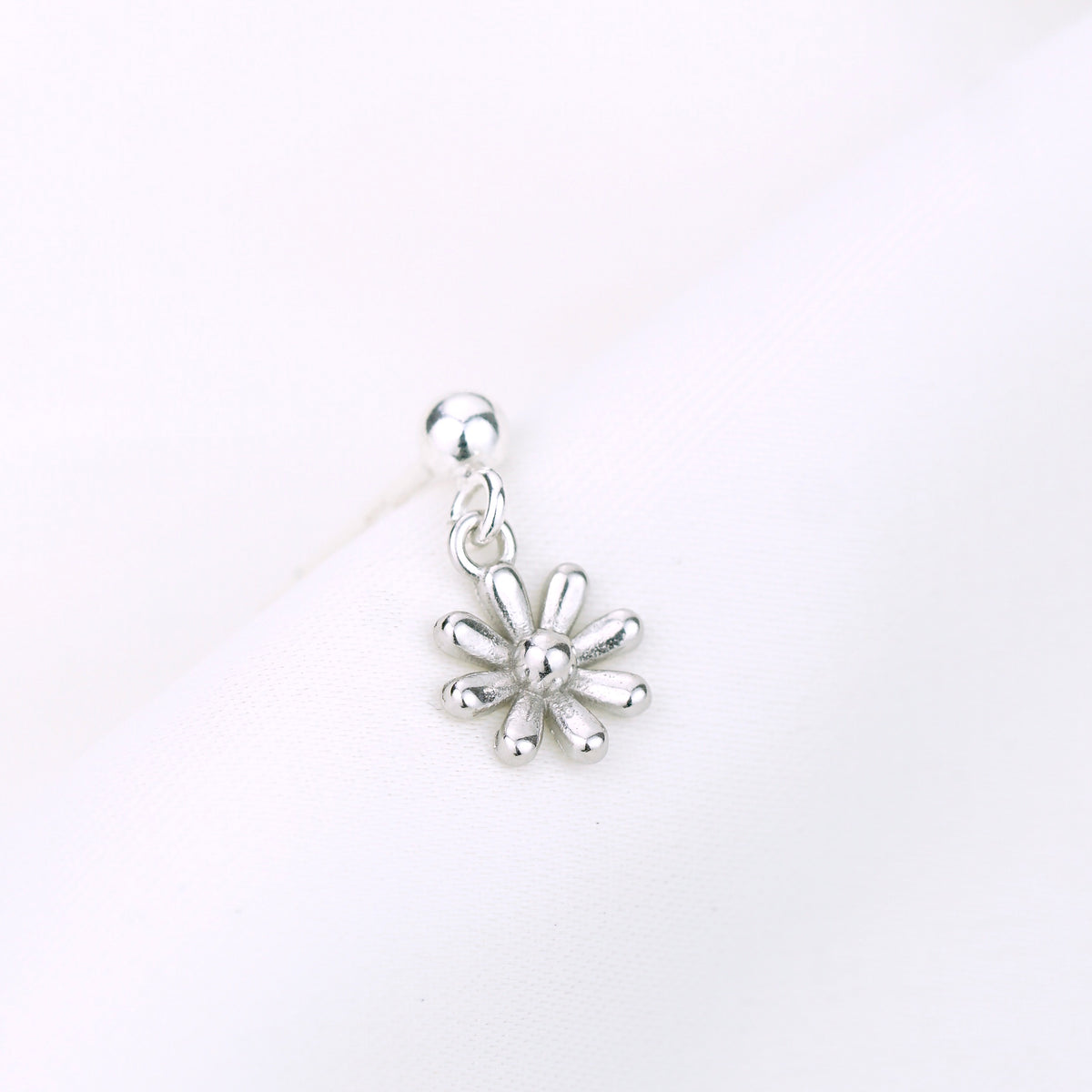 Silver Tiny Flower Earpin